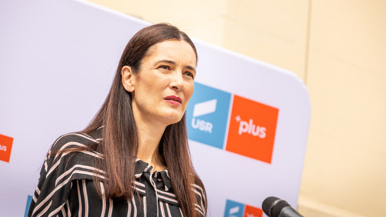 Clotilde Armand în campania pentru alegerile locale 2020.