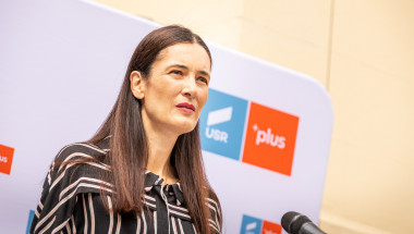 Clotilde Armand în campania pentru alegerile locale 2020.
