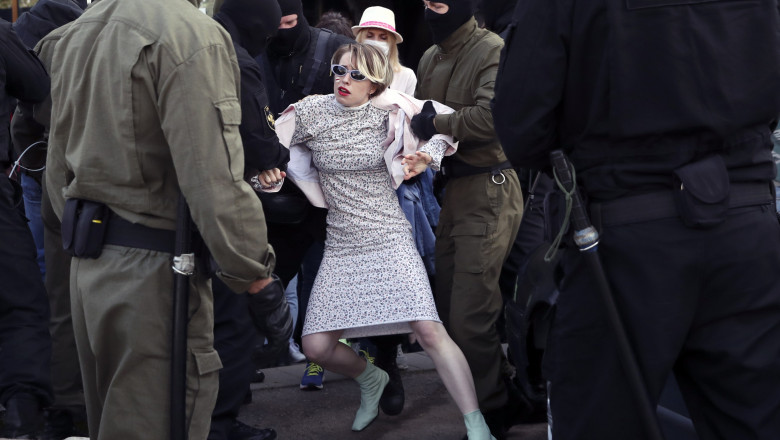 O femeie este arestată la Minsk, la Marșul Solidarității, acțiune de protest la adresa președintelui din Belarus Aleksandr Lukașenko