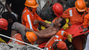 At least 10 dead as building collapses in the outskirts of Mumbai