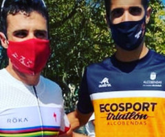 Gest impresionant în cadrul unui triatlon. Un atlet a renunţat la medalie în favoarea unui adversar care alergase în direcția greșită