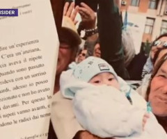 Femeia din România care l-a impresionat pe Papa Francisc. Suveranul pontif oferă cadou imagini cu chipul ei