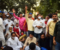 Un nou caz de viol în urma căruia victima a murit scoate oameni în stradă, în India. Cine era tânăra de 19 ani care a fost ucisă