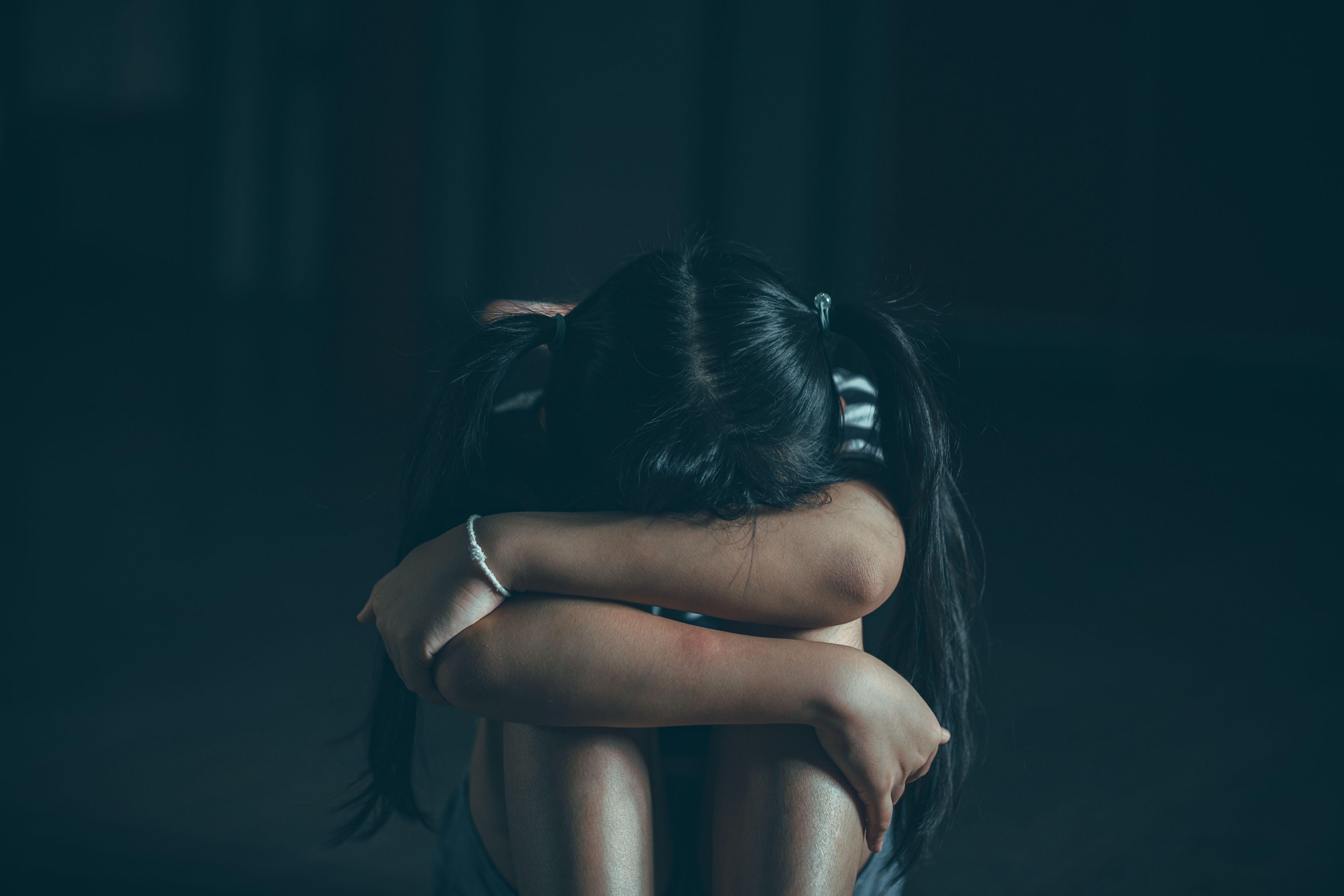 O fetiţă de 12 ani din Galați a rămas însărcinată. Bărbatul, care a abuzat-o sexual timp de 2 ani, este cercetat în libertate