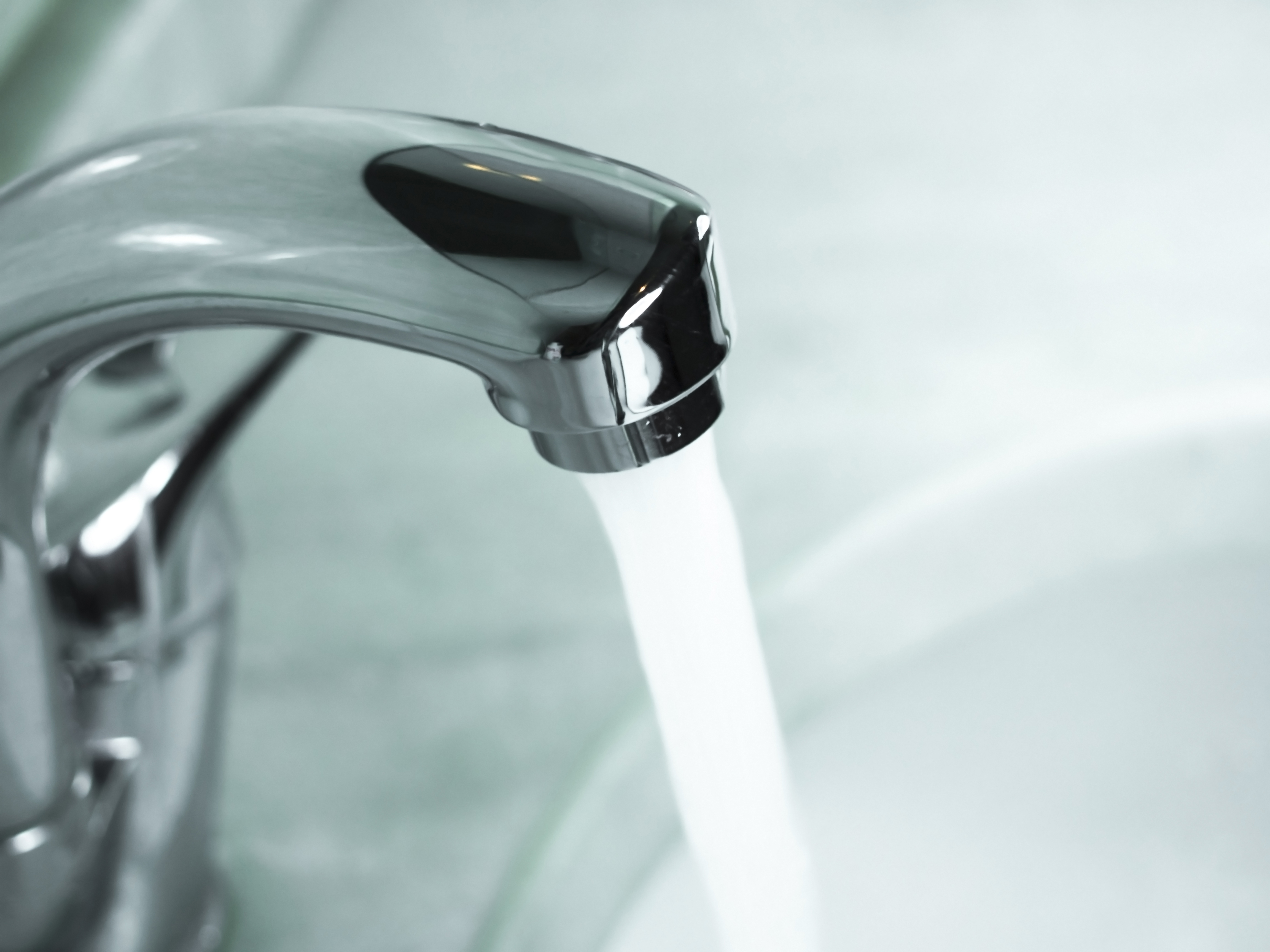 Se oprește apa caldă în mai multe zone din București: peste 120 de blocuri sunt afectate