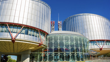 Curtea Europeană a Drepturilor Omului are sediul la Strasbourg, în Franța.