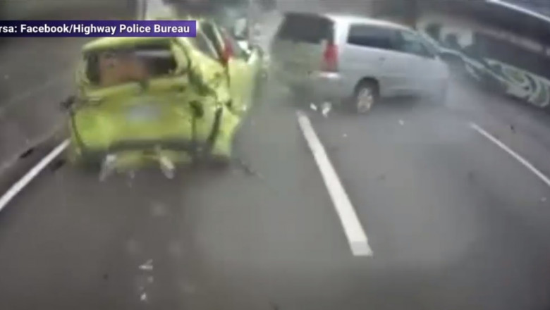 VIDEO. Un conducător de scuter care fugea de poliție a provocat un accident cu 10 mașini în Taiwan