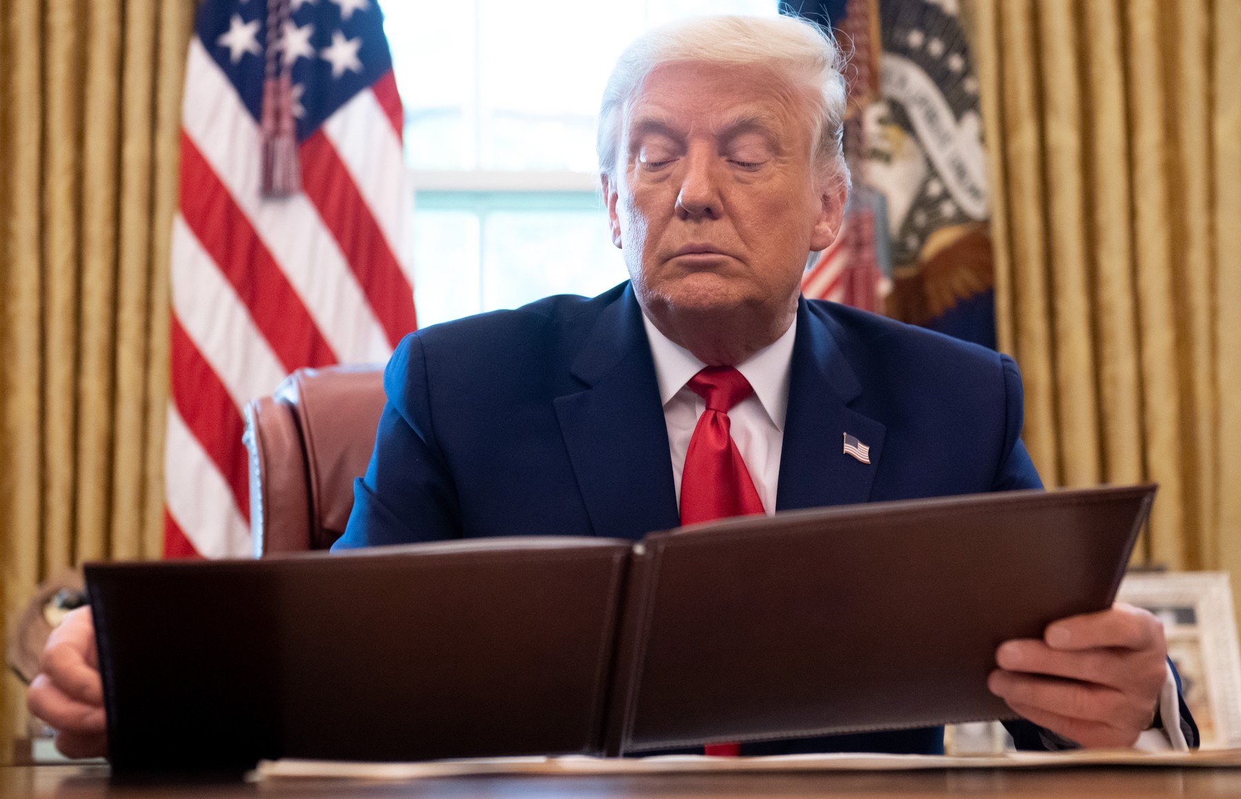 Nou val de grațieri la Casa Albă. Donald Trump își salvează aliații și prietenii pe ultima sută de metri a mandatului prezidențial