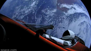Automobilul „spaţial” şi „şoferul” poreclit „Starman” au fost lansaţi în spaţiu în februariAutomobilul „spaţial” şi „şoferul” poreclit „Starman” au fost lansaţi în spaţiu în februarie 2018e 2018