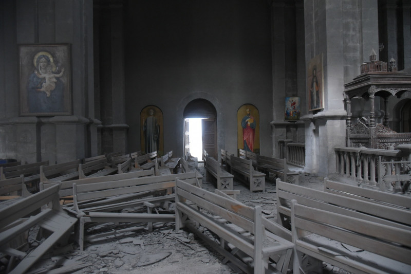 Catedrala armeană Ghazanchetsots din oraşul Shusha a fost avariată de bombardamente. Sursa: Agerpres