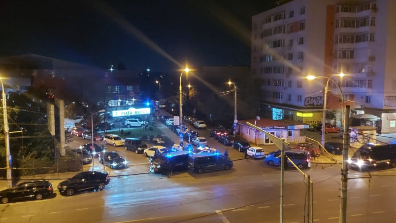 Sediul BES Sector 1 a fost păzit în cursul nopții de mașini ale Poliției.