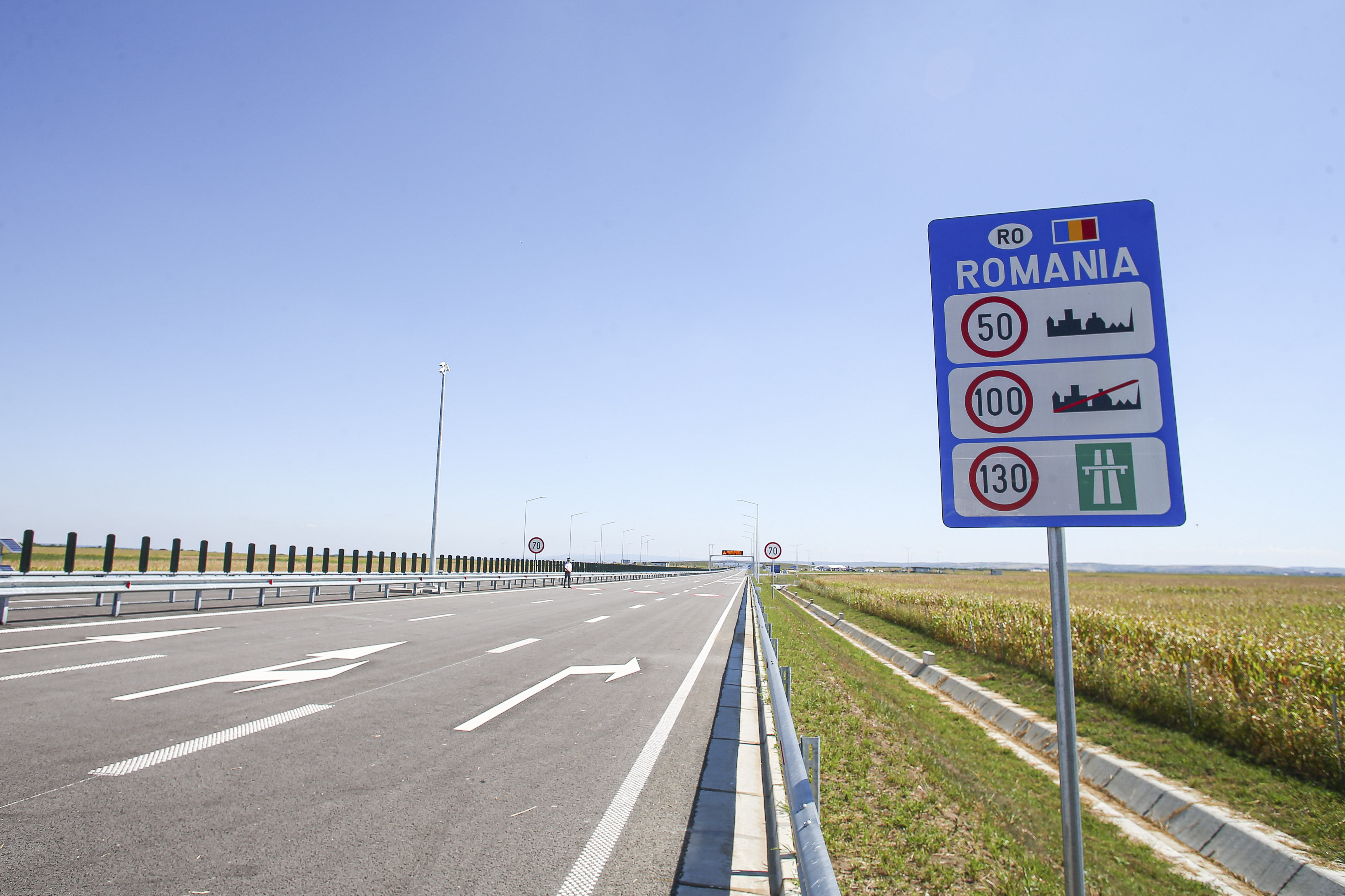 Cum trebuie să fie gândite autostrăzile de acum înainte, pentru a putea fi finanțate de UE. Explicațiile comisarului Adina Vălean