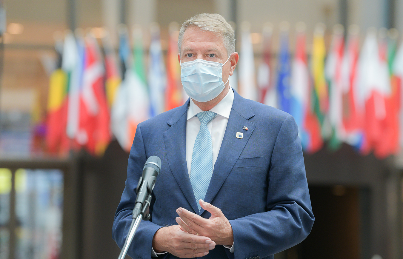Klaus Iohannis, ședință cu ministrul Tătaru și experți medicali privind evaluarea măsurilor anti-COVID