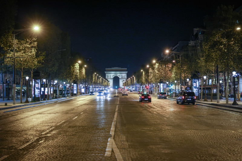 Parisul va interzice serviciile de livrare a preparatelor culinare şi pe cele de vânzare la pachet