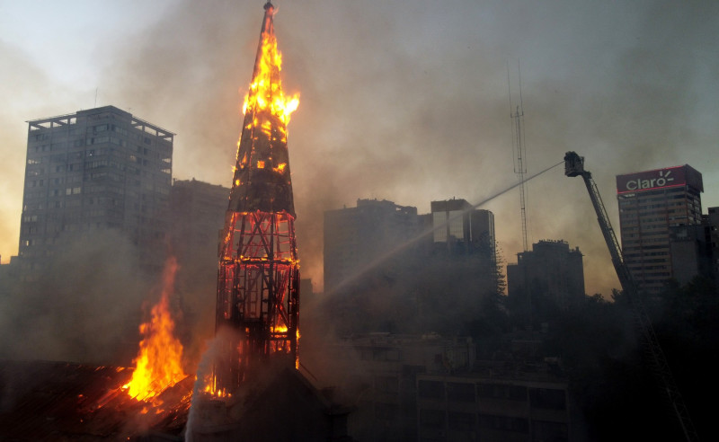 Biserici incendiate in Chile