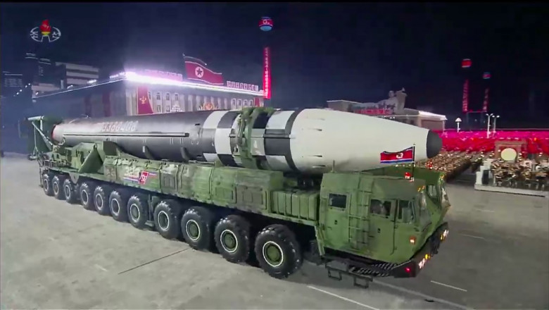 O rachetă balistică nouă, de dimensiuni uriașe, a fost prezentată la 10 octombrie 2020 la parada de aniversare a Partidului Muncitorilor din Coreea de Nord