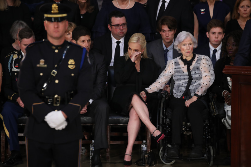 Roberta McCain la funeraliile fiului ei