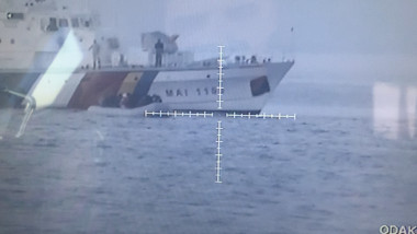 Nava românească filmată în timp ce refuză să acorde ajutor unei ambarcațiuni cu refugiați în Marea Egee