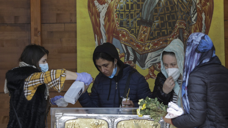 Pelerinaj în pandemie la moaștele Sfântului Dimitrie cel Nou, la București