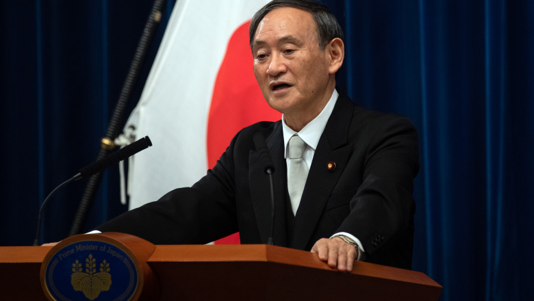 Yoshihide Suga, premierul Japoniei, în conferința de presă susținută după ce a fost confirmat pentru funcția de șef al executivului nipon.