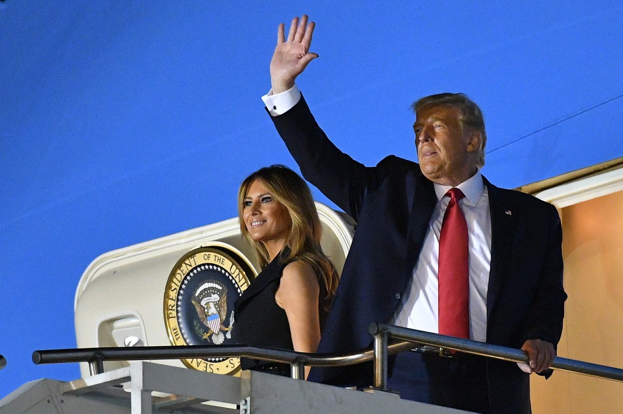 Donald Trump ar fi folosit din nou o dublură în locul soției sale. Cum arată Melania în ultimele imagini devenite virale