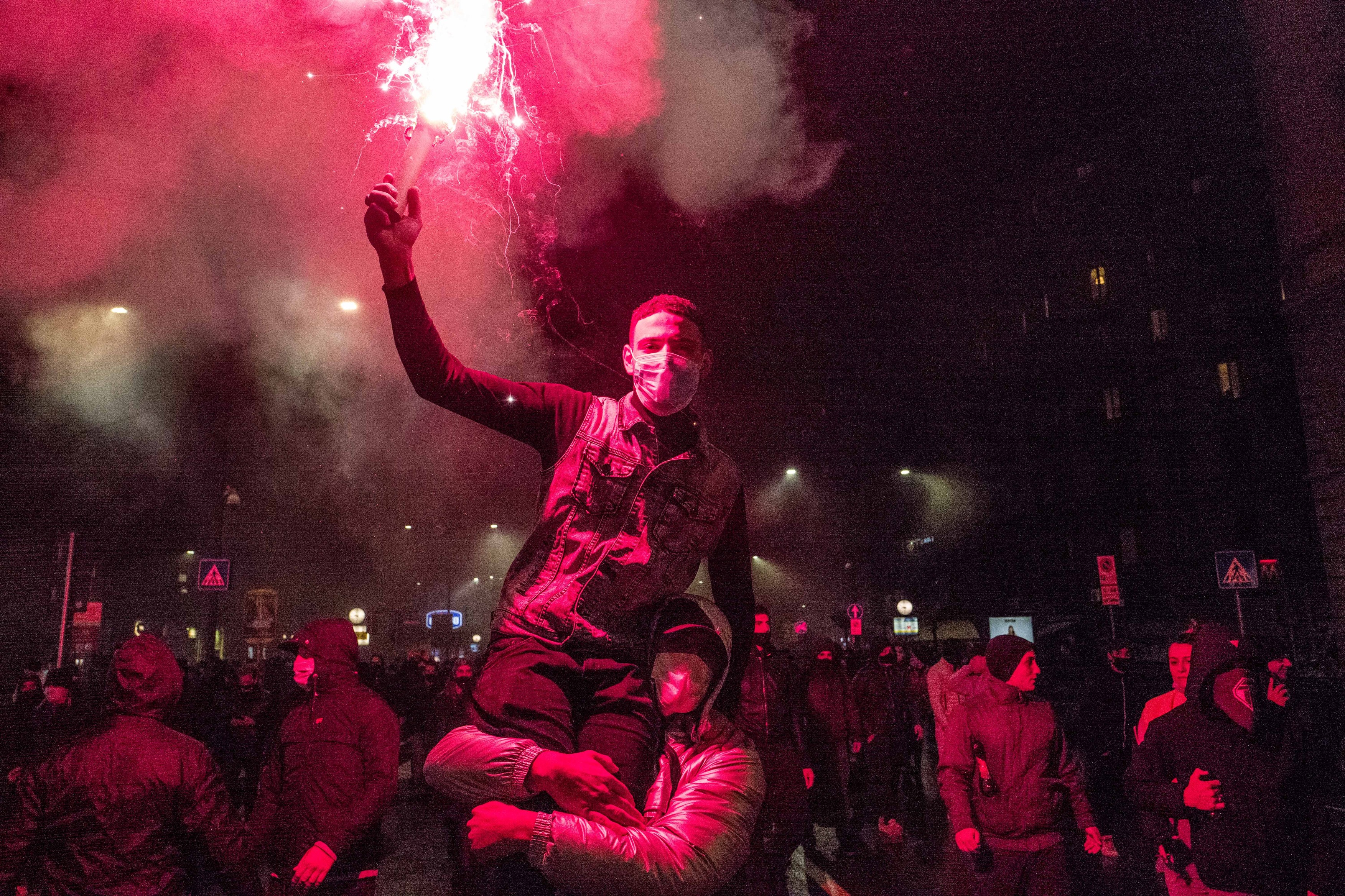 Furie în stradă, la Milano, în prima zi a Jocurilor Olimpice: protest cu mii de oameni. Ce îi nemulțumește pe localnici