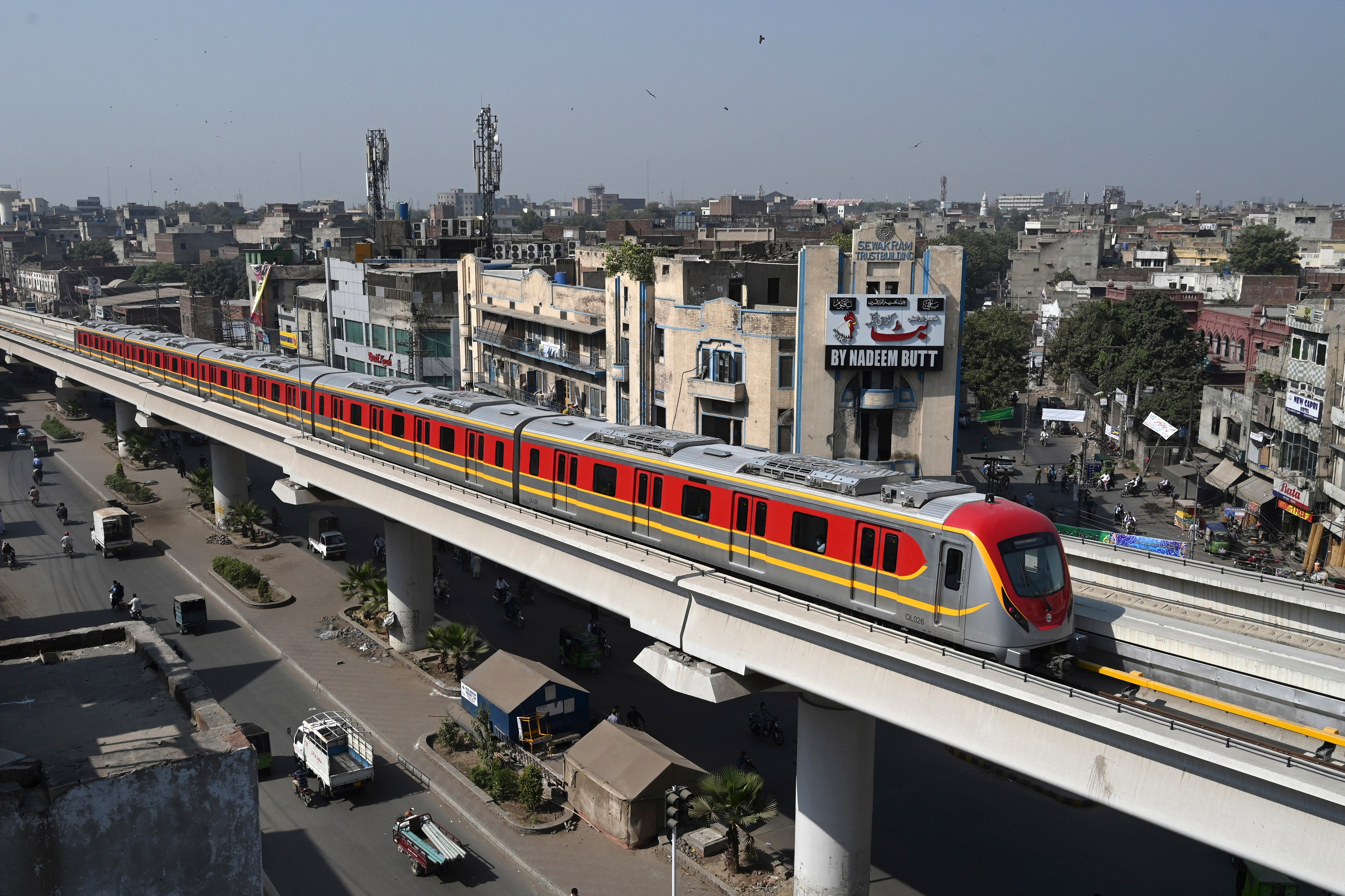 Prima linie de metrou din Pakistan, lungă de 27 de kilometri, a fost deschisă după 5 ani de lucrări