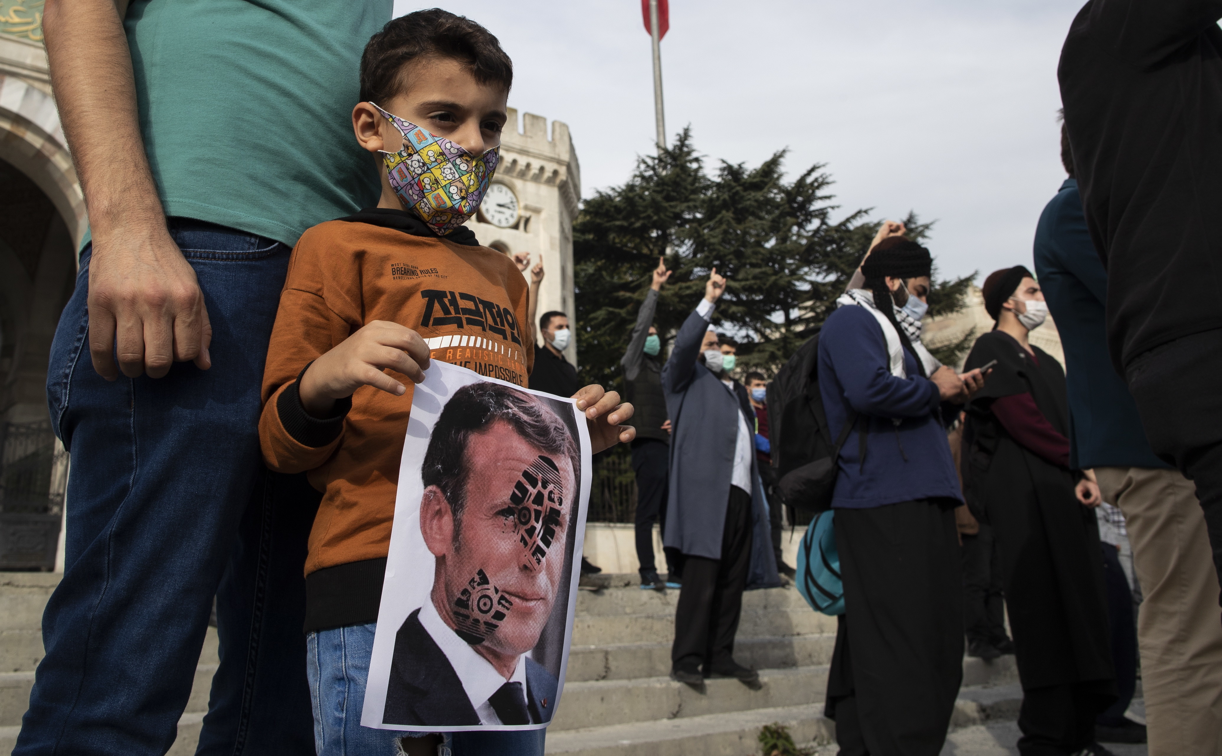 GALERIE FOTO Manifestații în Turcia împotriva preşedintelui francez Emmanuel Macron, deși adunările publice sunt interzise