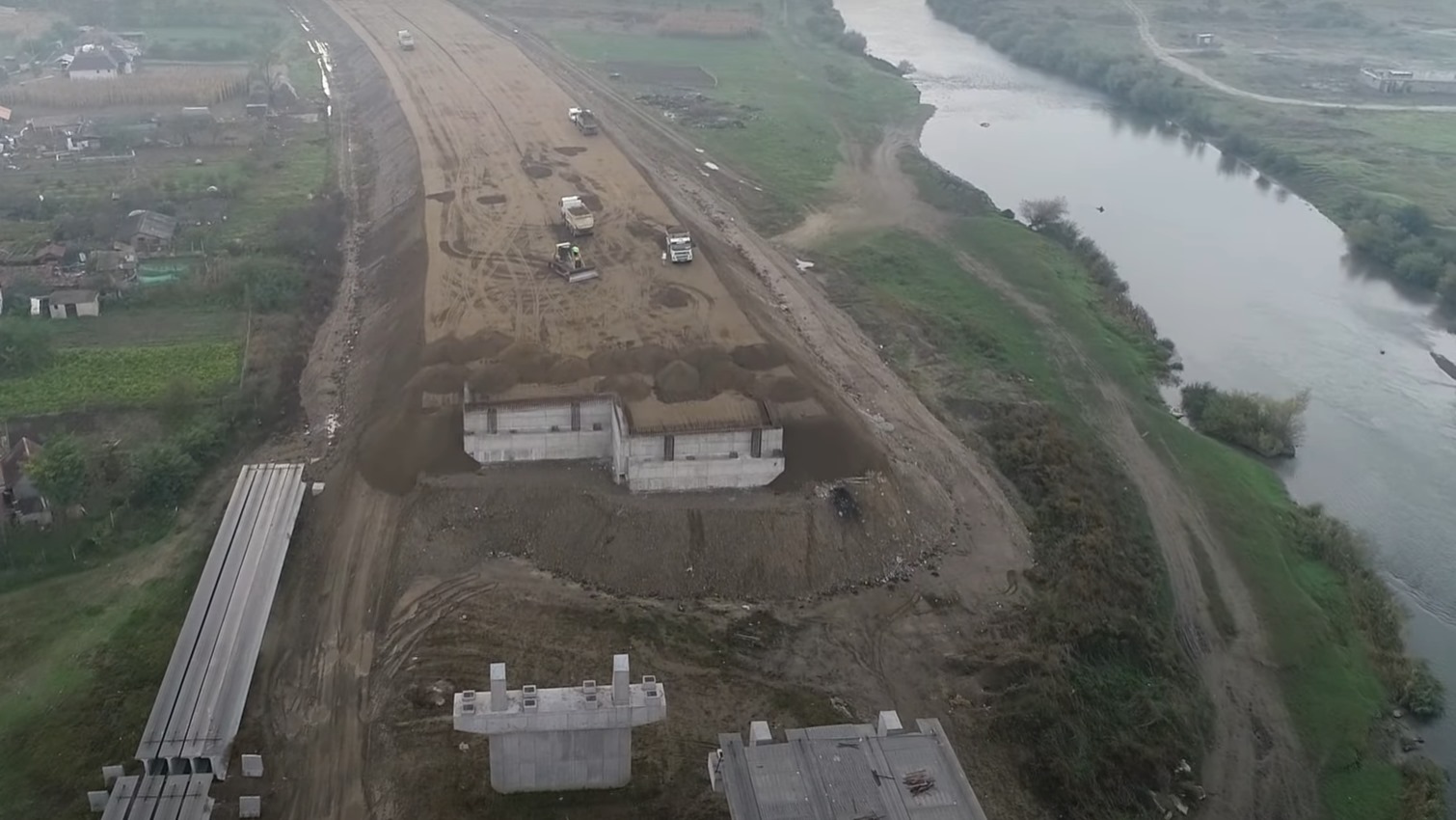 Cum s-a ajuns să fie abandonat șantierul Autostrăzii Transilvania. De ce ezită Compania de Drumuri să ia măsuri față de constructor