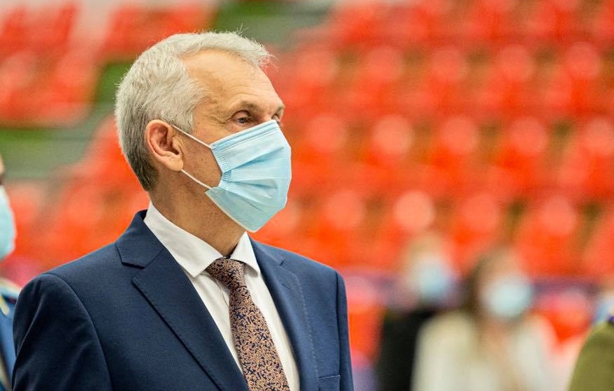 Prefectul din Sibiu i-a cerut scuze medicului pe care l-a repezit pentru că a cerut paturi ATI și i-a spus că face județul „de minune”