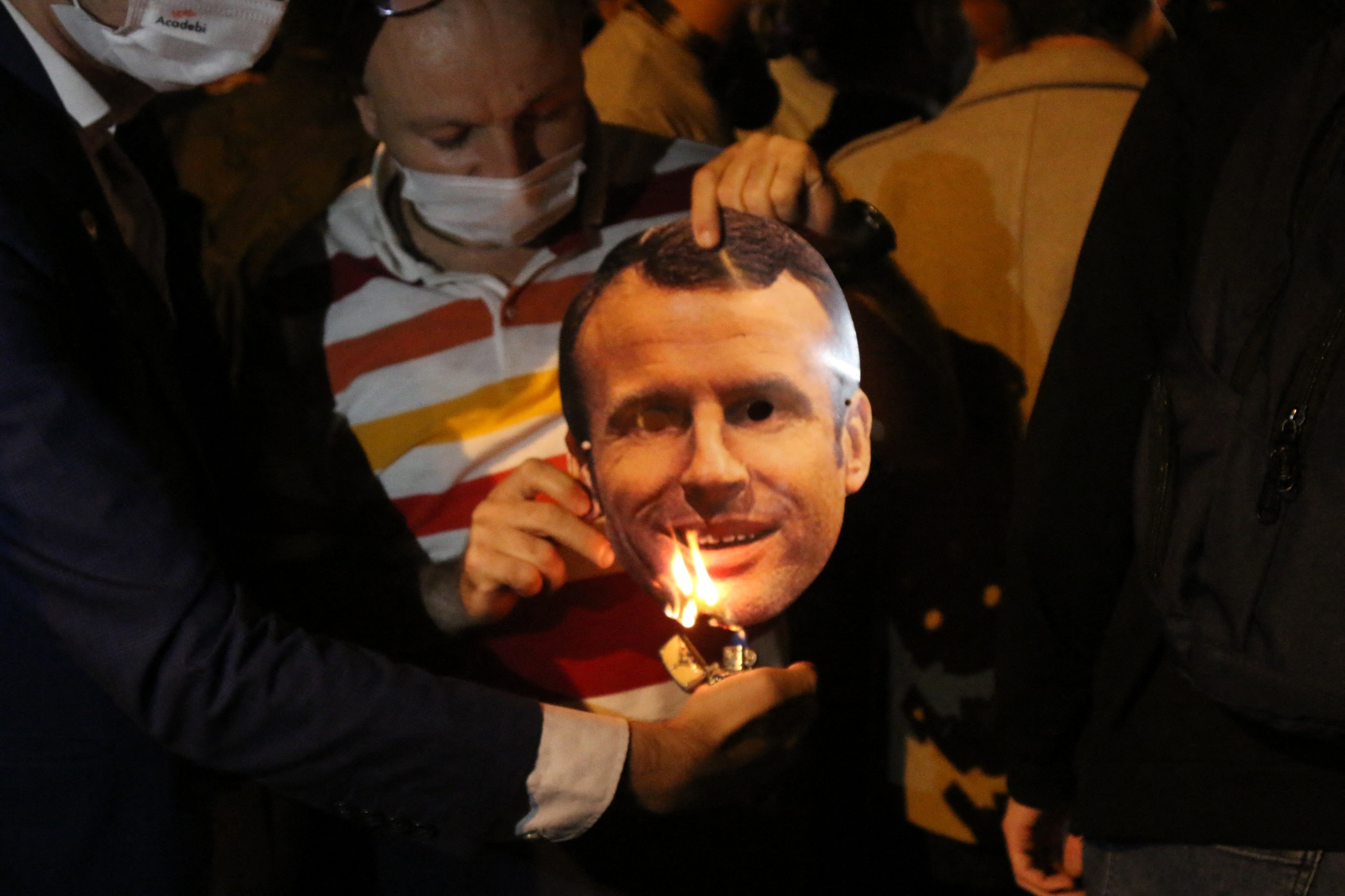 Procurorii lui Erdogan pun Charlie Hebdo sub acuzare. Reacție dură la caricatura cu președintele Turciei