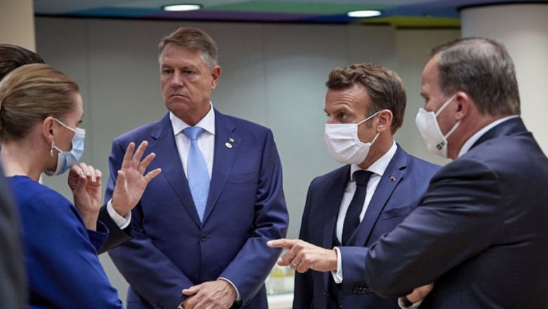 Klaus Iohannis, fără mască la un summit UE desfășurat în vară.
