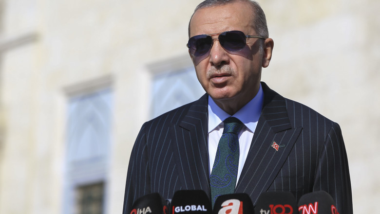 Recep Tayyip Erdogan cu ochelari de soare