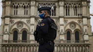 politia pazeste locul atacului terorist de la Nisa