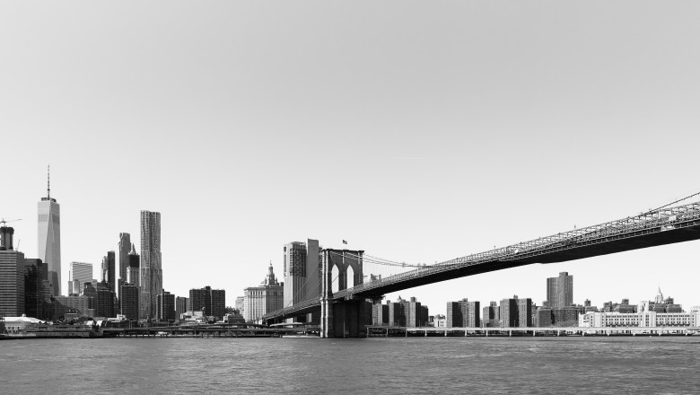 podul brooklyn din new york cu manhattanul in fundal