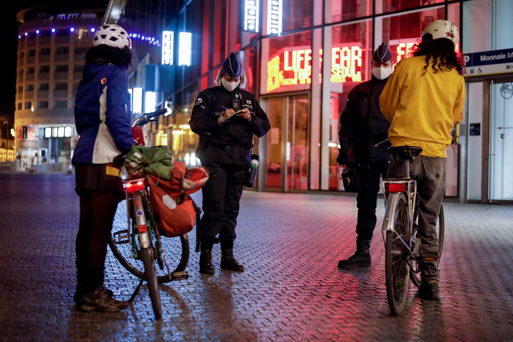 Belgia ar putea fi obligată să revină la lockdown total, ca în martie. Record de cazuri de Covid-19