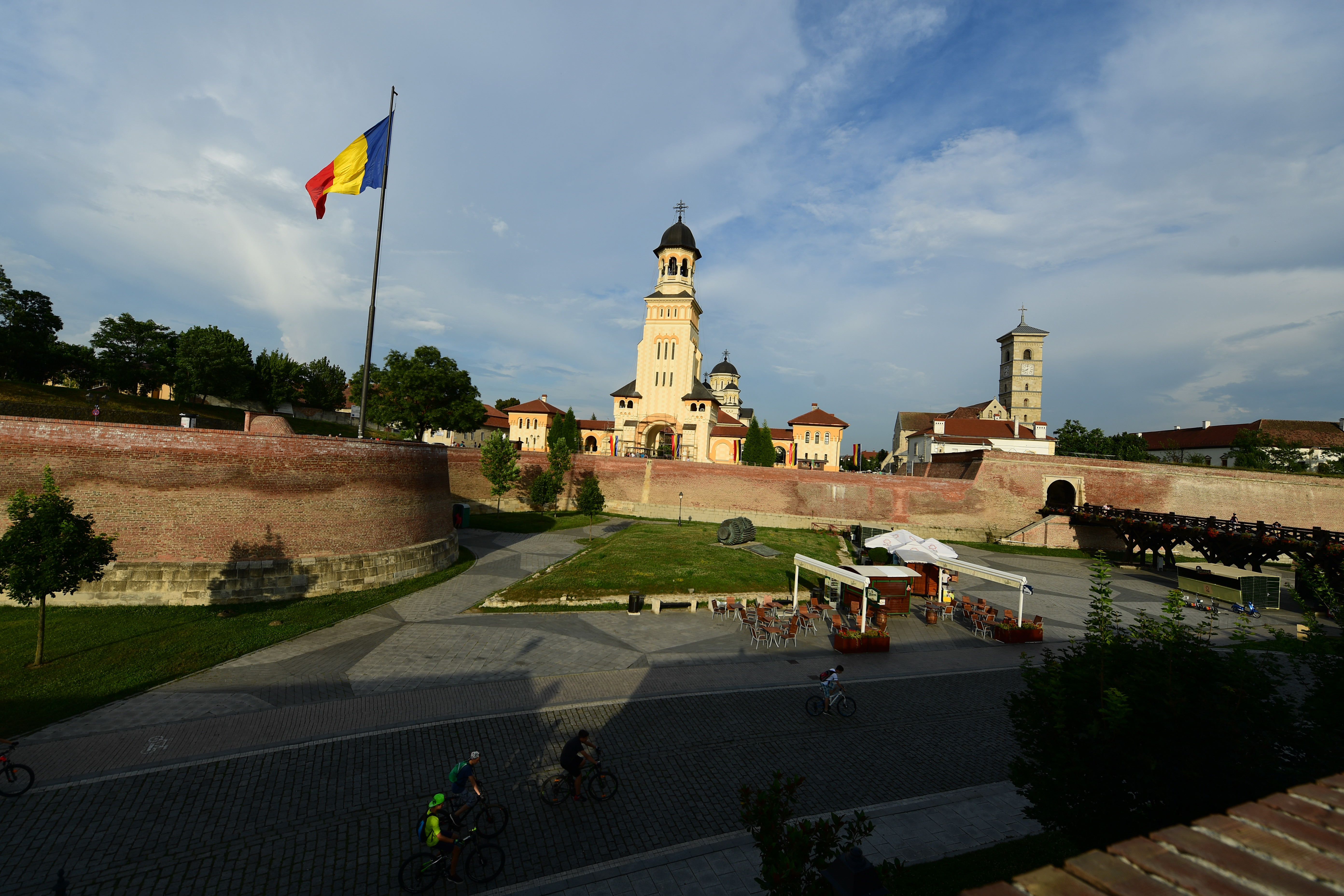 Carantină prelungită în Alba Iulia, deși autoritățile anunțaseră ridicarea restricțiilor la 1 Decembrie
