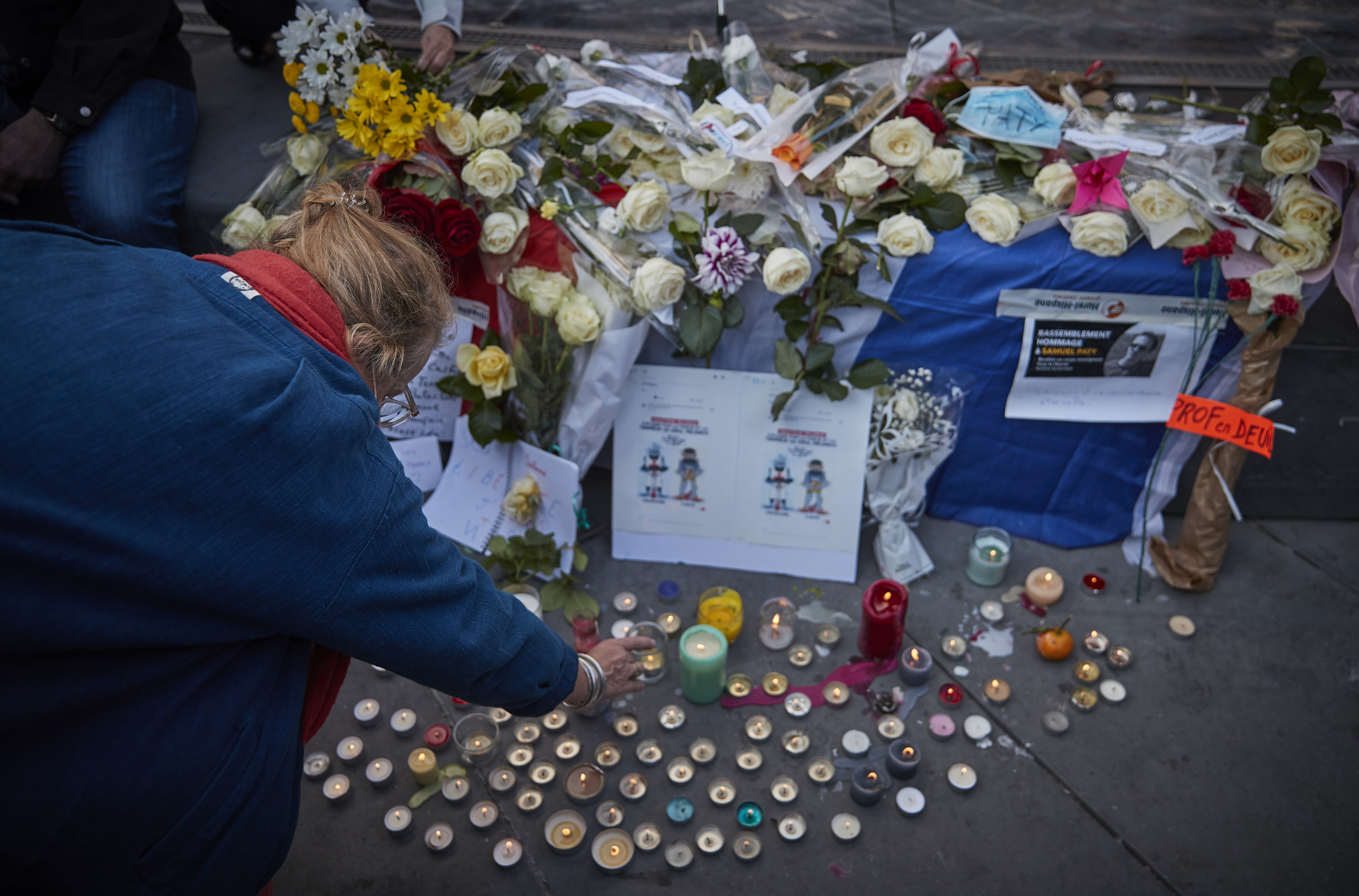 Patru elevi au fost reținuți după decapitarea profesorului din Paris