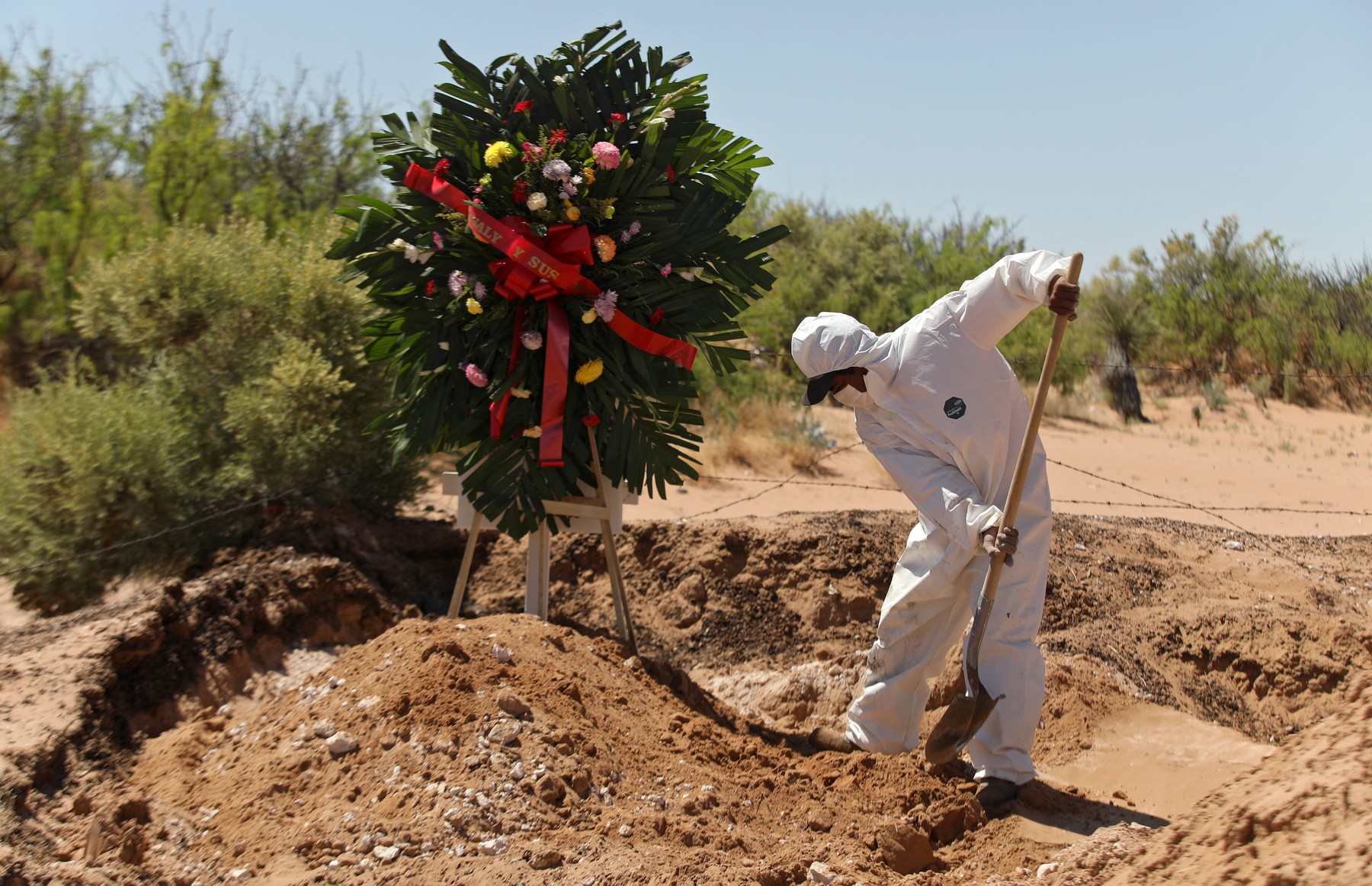 Un primar din Arad nu mai vrea coroane funerare. Idee inedită pentru a ajuta familiile îndoliate din comună