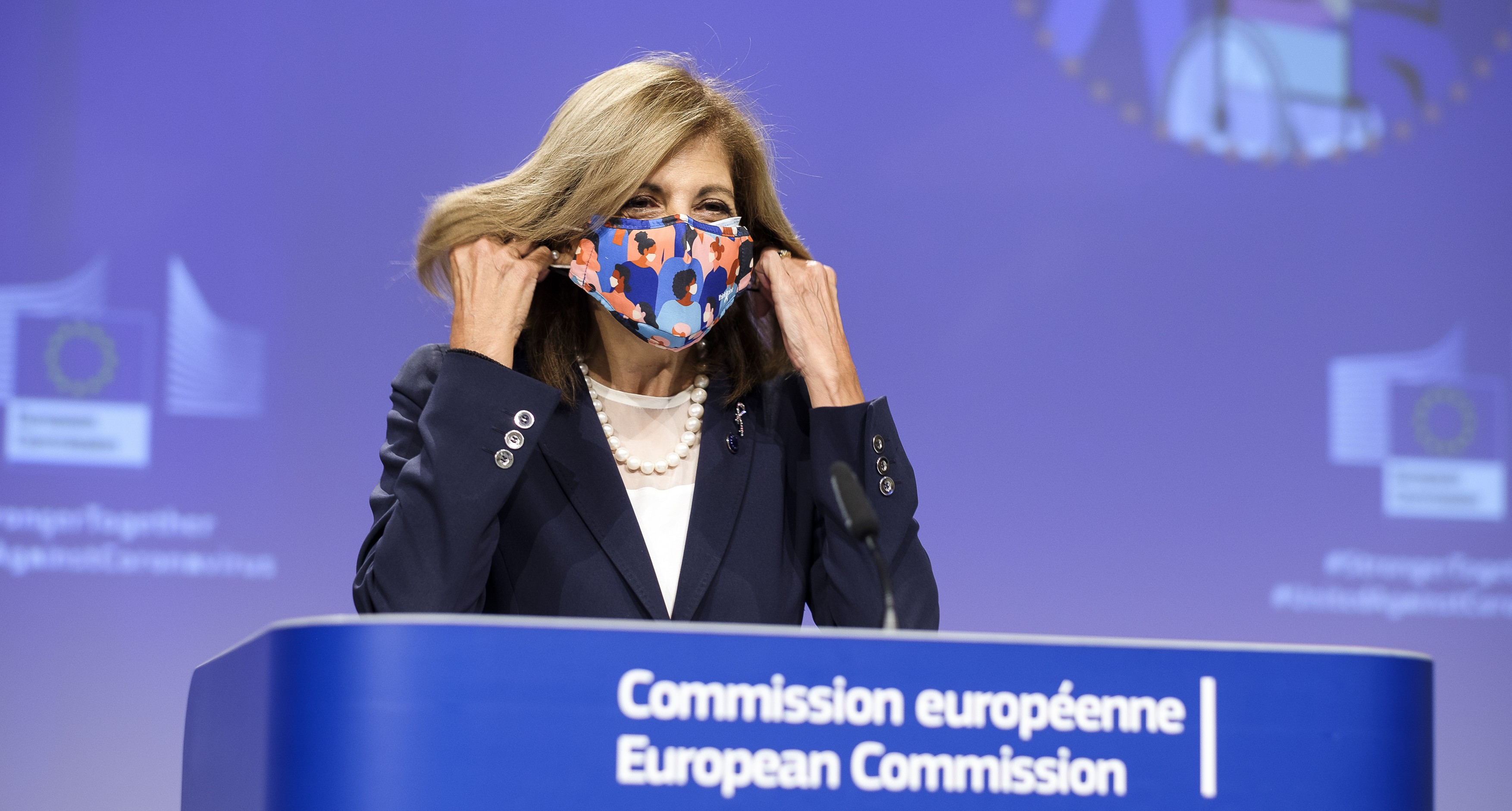 INTERVIU Comisarul European pentru Sănătate: Vaccinurile nu salvează viețile și locurile de muncă. Vaccinarea le salvează.