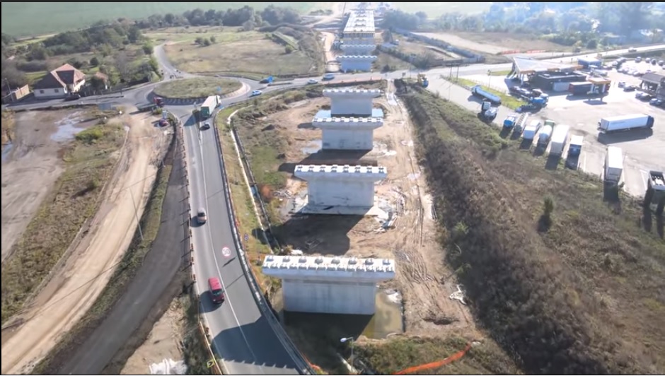 Autoritatile spera sa dea in folosinta un tronson din autostrada Sebes-Turda. Ce arata o filmare aeriana despre stadiul lucrarilor