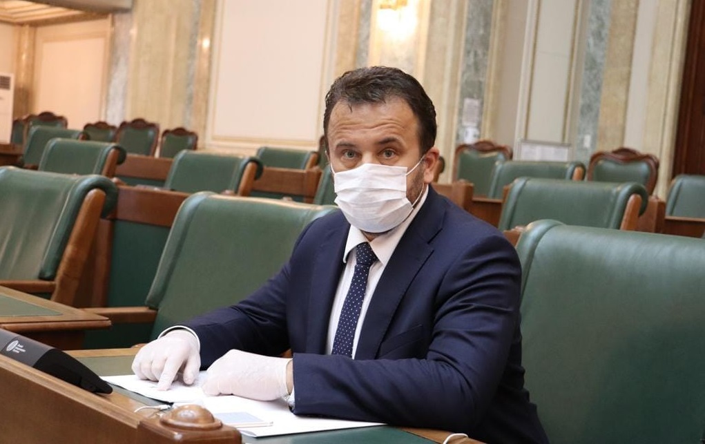 Lăsat pe dinafară de PSD la parlamentare, Liviu Pop face sondaj pe Facebook dacă să plece din partid
