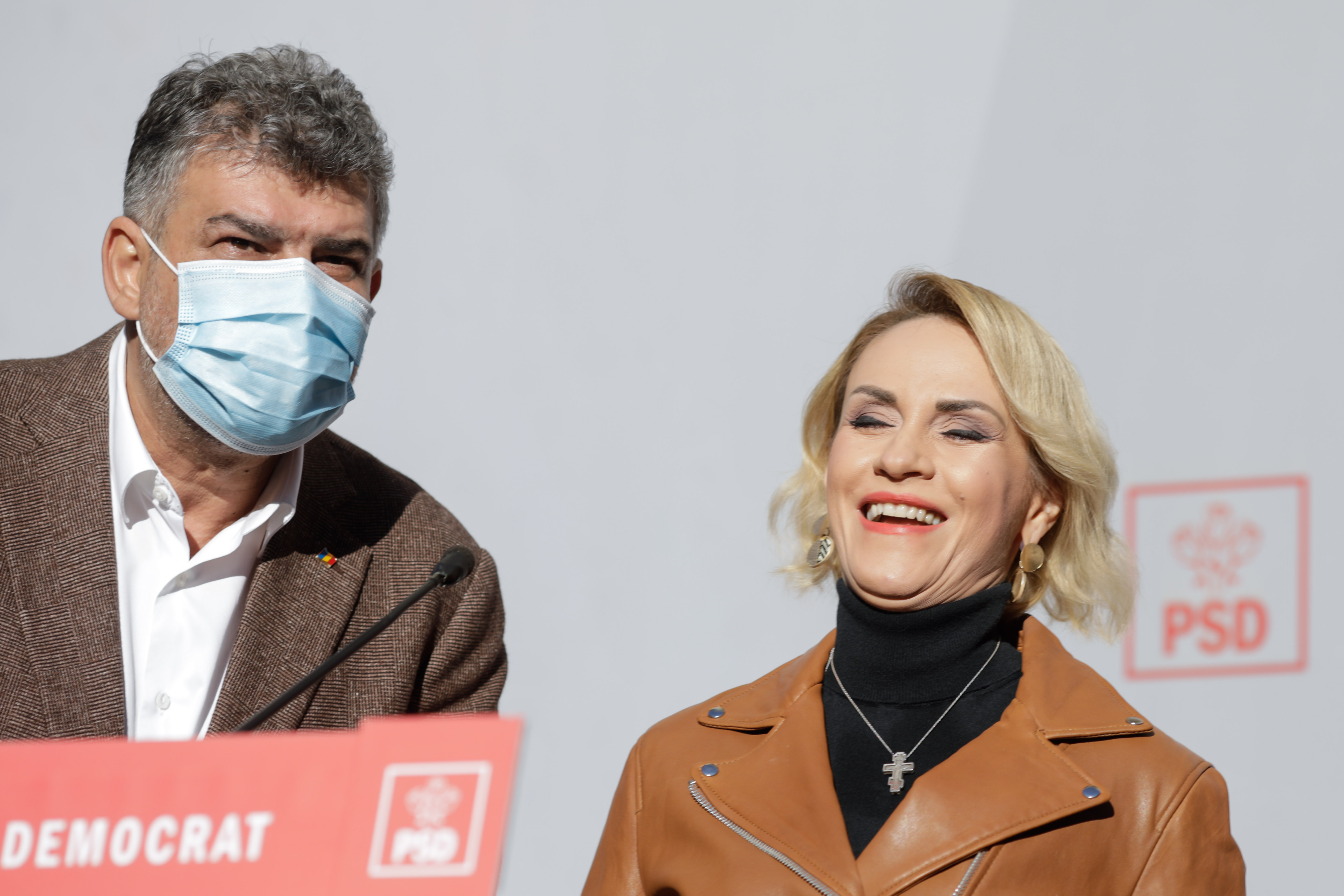 Gabriela Firea il sfideaza pe Nicusor Dan din biroul de la Primarie: „Sunt tot aici si imi place”