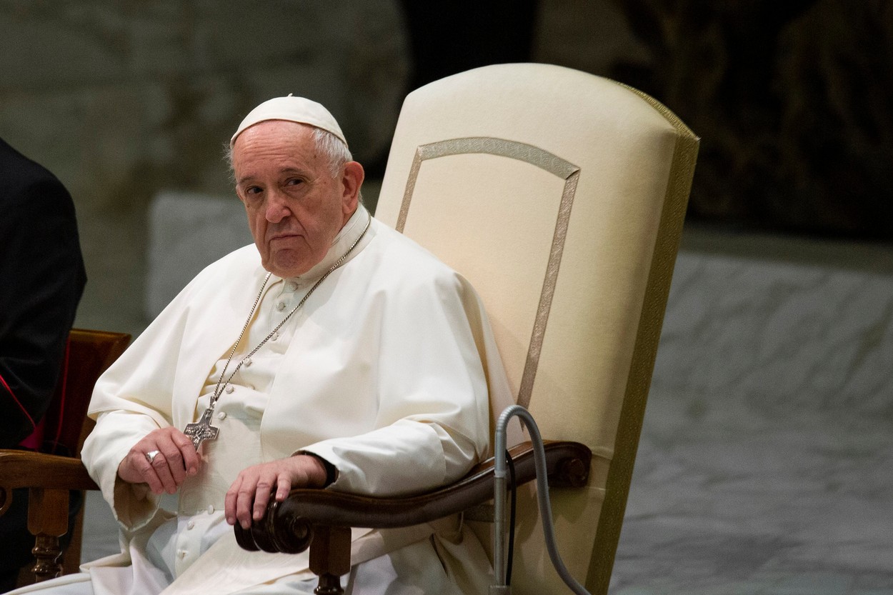 Papa Francisc i-a criticat pe cei care au plecat în vacanţă pentru a scăpa de restricţii