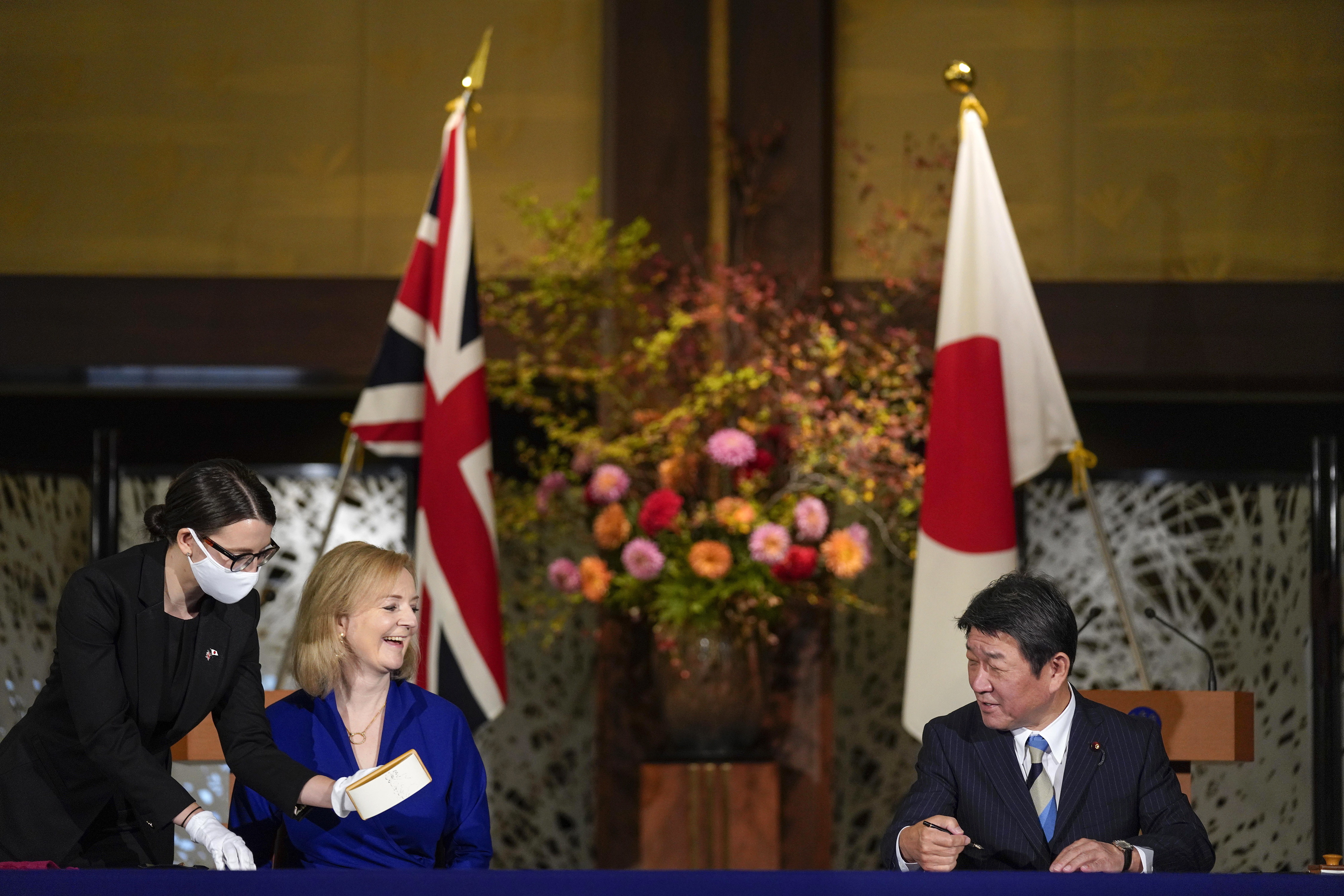 Marea Britanie a semnat cu Japonia primul mare acord comercial post-Brexit