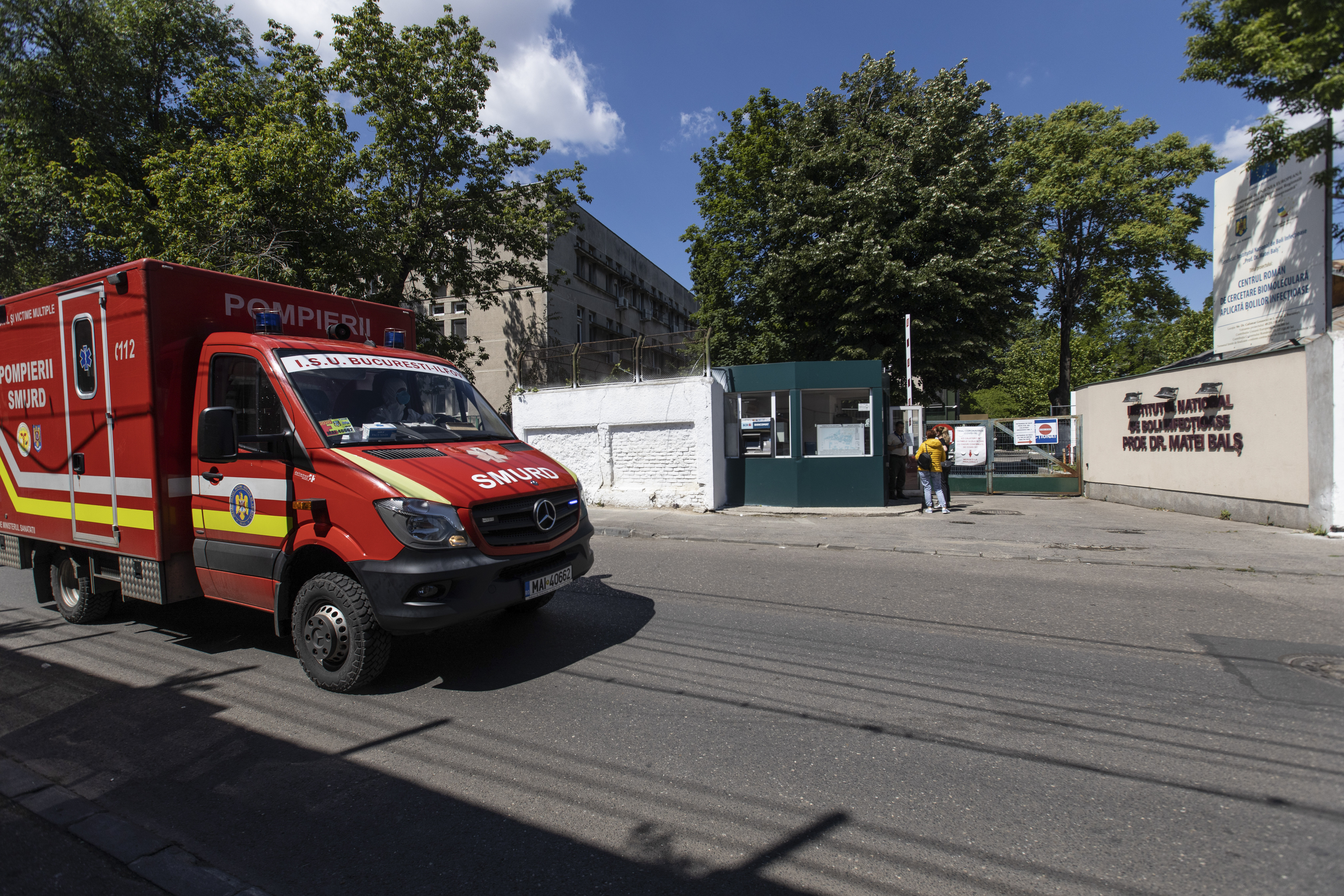 Un pacient cu Covid-19 s-a aruncat pe geam de la etajul 2 al Institutului Matei Balș din Capitală