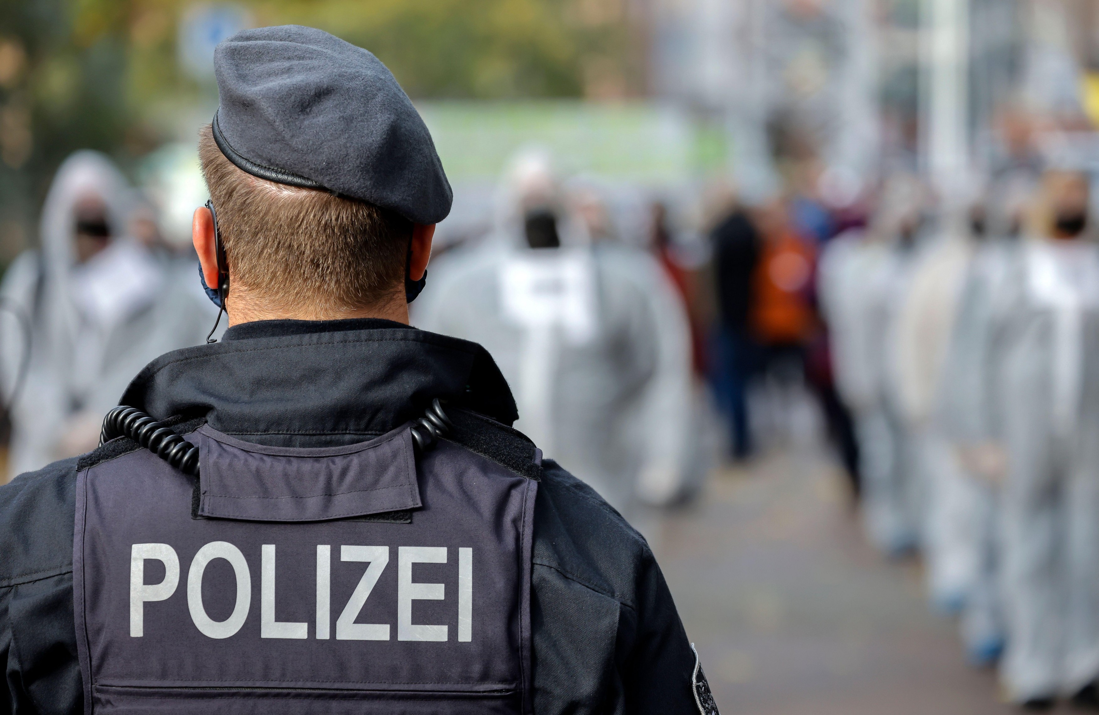 Comisarul european pentru sănătate cere statelor UE să impună restricţii populaţiei