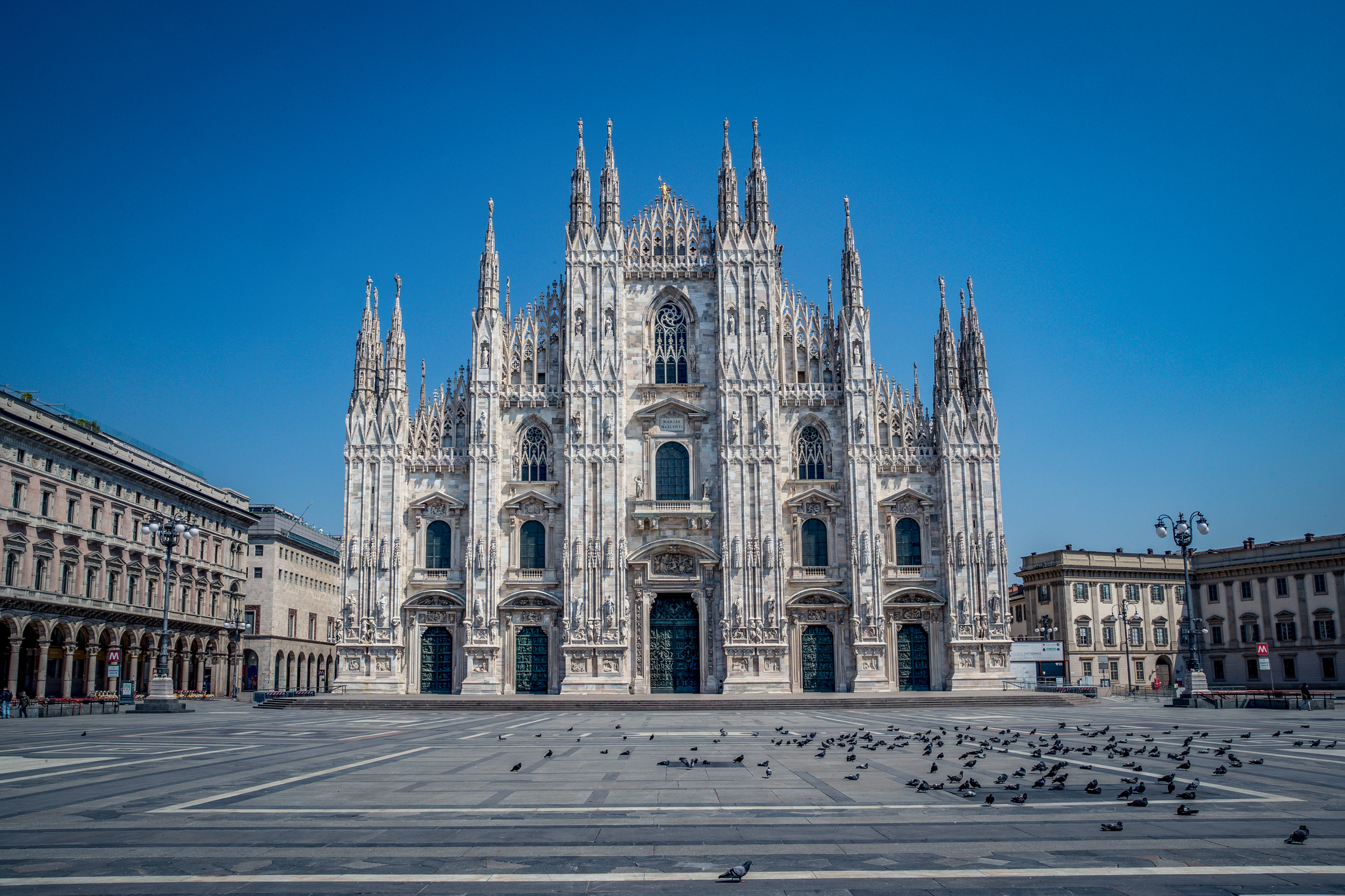 Doi turiști au escaladat domul din Milano. Au ajuns aproape de cel mai înalt punct, apoi au fost reținuți