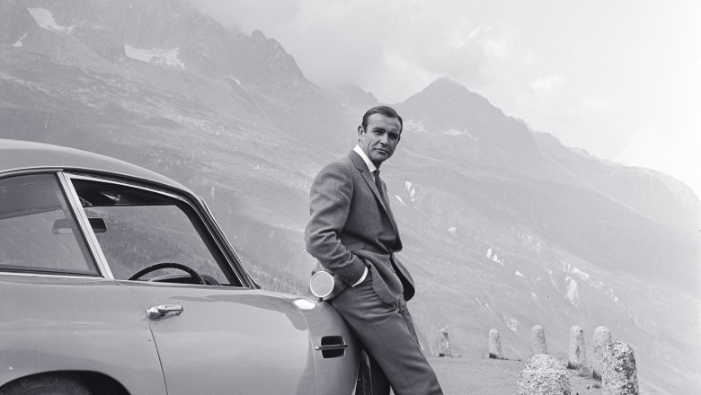 Sean Connery în rolul agentului 007, James Bond