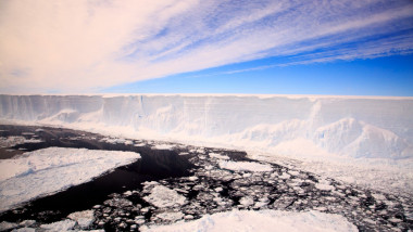 Cel mai mare aisberg din lume, cunoscut sub numele de A68a